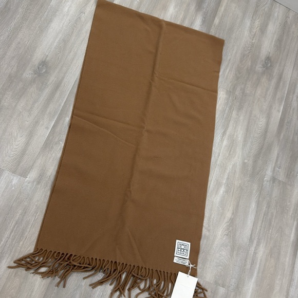 NEW Toteme Classic wool scarf camel - Picture 5 of 6